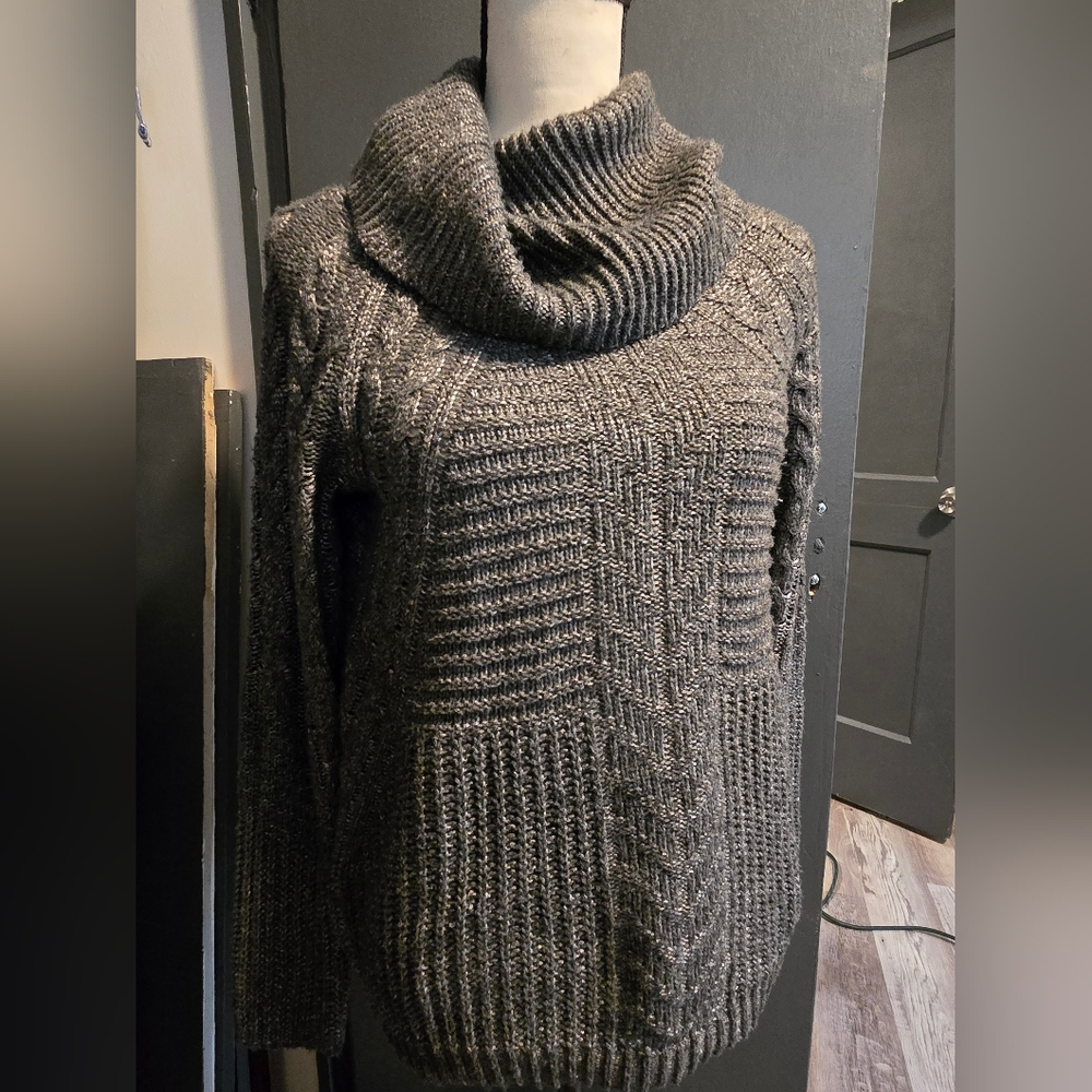 Liz Clairborne Sz S Oversized Cozy Turtle Neck Sweater. Euc.